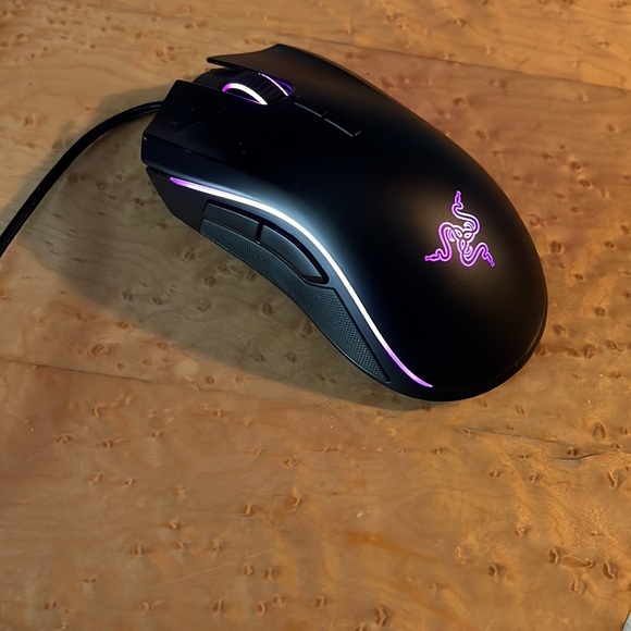 Cyber power pc with razor keyboard and mouse - Picture 4 of 5